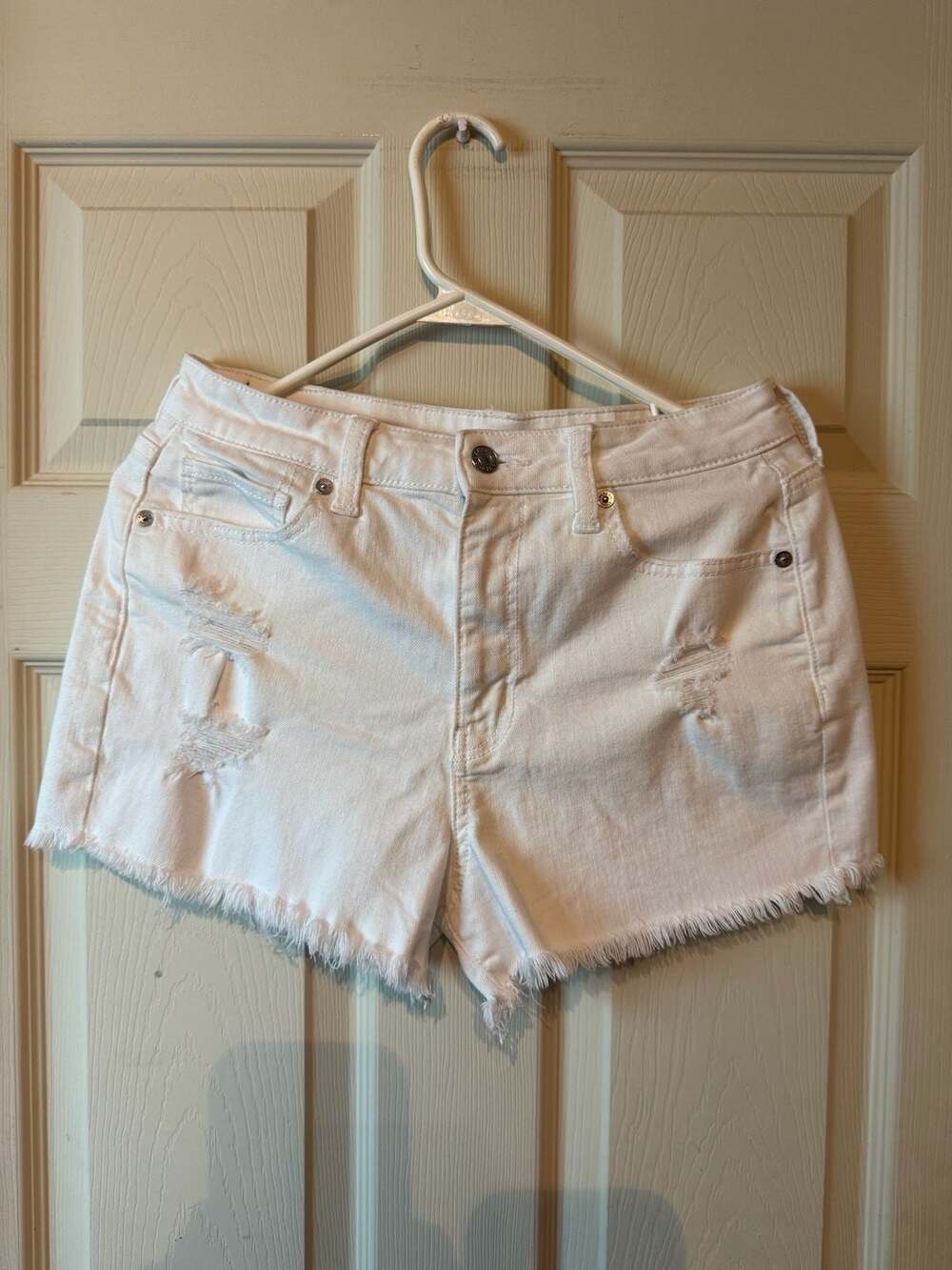 American Eagle Outfitters Super Stretch White Distressed Denim Shorts Size 4